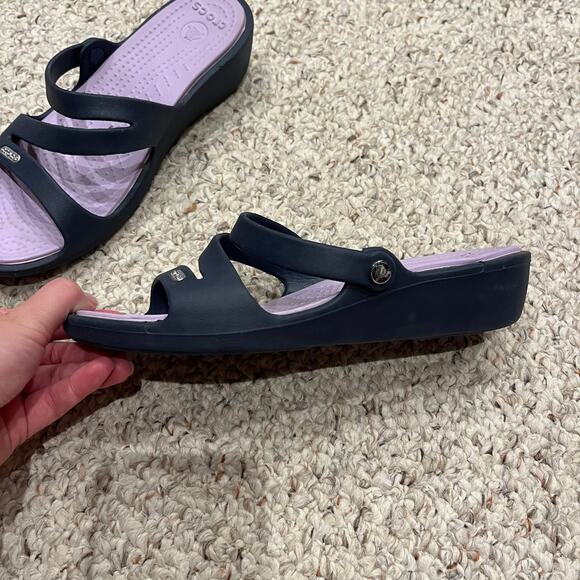 Crocs Patricia Wedge Sandals Sz 7 Navy Blue Purple Casual Comfort - Picture 2 of 6